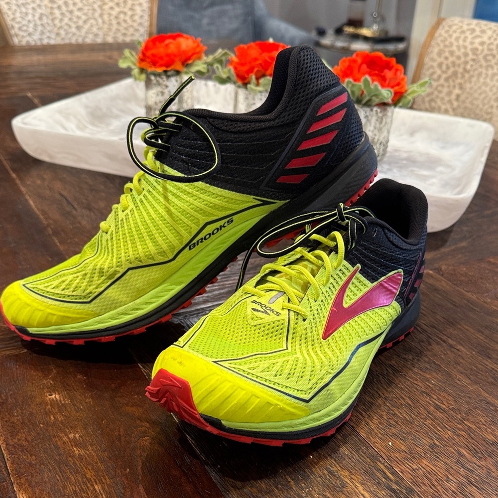 Brooks Men's Lime Green/Black Athletic Shoes LIKE NEW!!